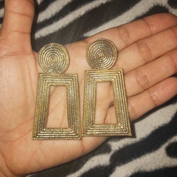 Women gold fashion geometric earrings - Picture 4 of 7
